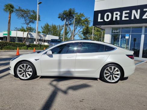 Used 2020 Tesla Model 3 Standard Range image 8