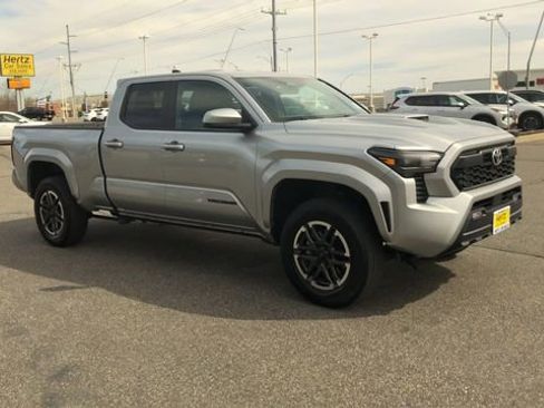 Used 2024 Toyota Tacoma TRD Sport AWD/4WD image 2
