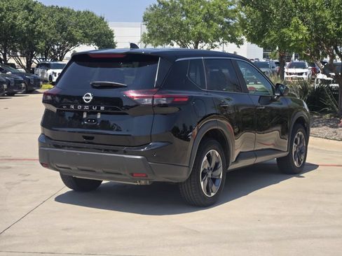 Used 2025 Nissan Rogue SV FWD image 4