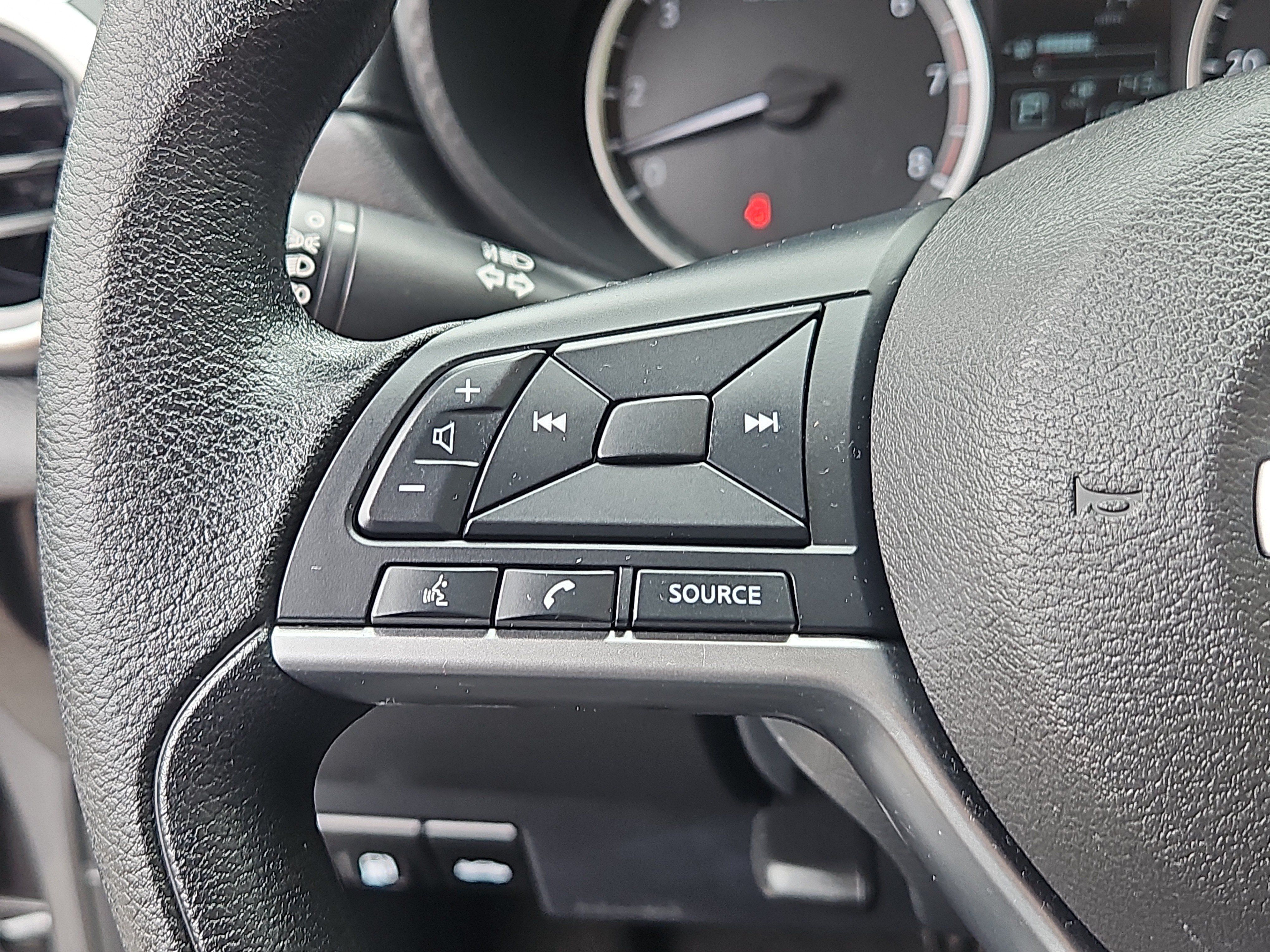 Used 2022 Nissan Versa S FWD image 11