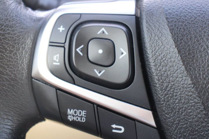 Used 2017 Toyota Camry XLE w/ Moonroof Package FWD image 24