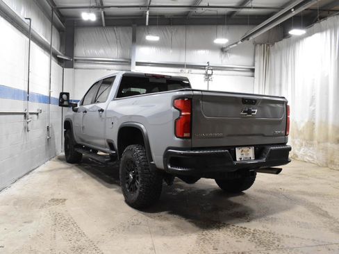 Used 2025 Chevrolet Silverado 2500 ZR2 w/ Technology Package image 25