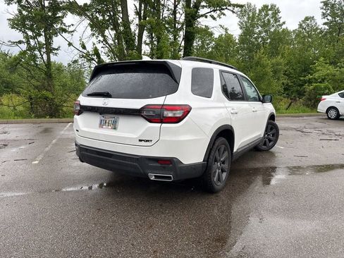 Used 2025 Honda Pilot Sport image 8