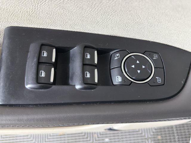 Used 2017 Lincoln MKX Select w/ Select Plus Package FWD image 16