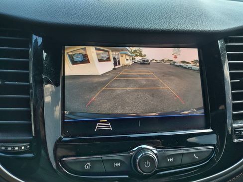 Used 2021 Chevrolet Trax LT w/ LT Convenience Package FWD image 21