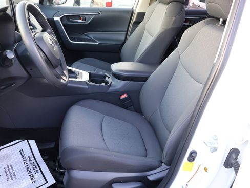 Used 2019 Toyota RAV4 XLE w/ Carpet Mat Package image 39