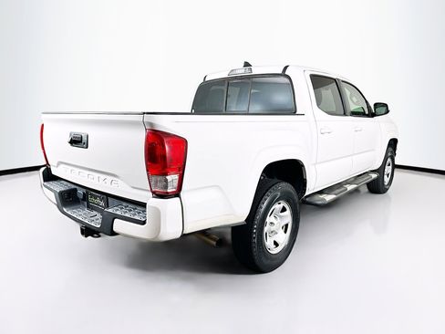Used 2016 Toyota Tacoma SR image 9
