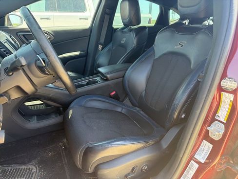 Used 2016 Chrysler 200 S w/ Comfort Group FWD image 8