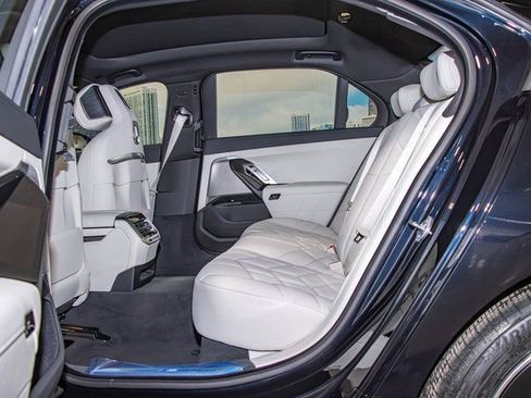 Used 2026 BMW 740i xDrive w/ Premium Package image 22