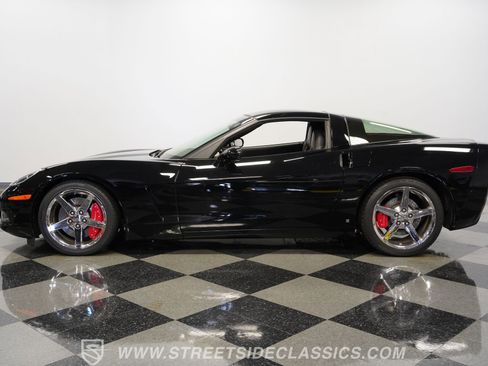 Used 2007 Chevrolet Corvette Coupe w/ Performance Package RWD image 8