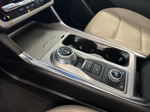 Used 2023 Ford Explorer XLT w/ Equipment Group 202A image 5