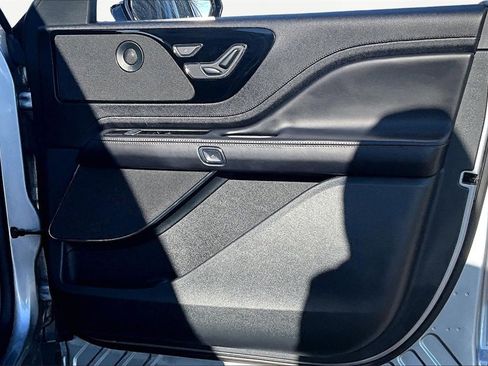 Used 2023 Lincoln Aviator Reserve image 22