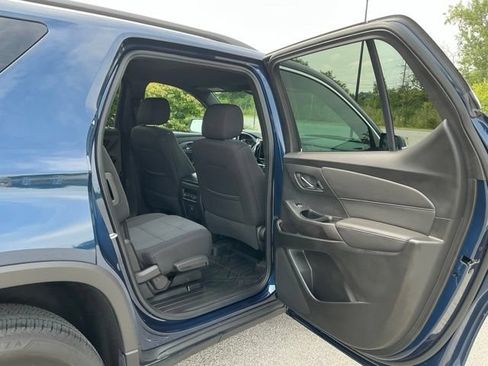 Used 2023 Chevrolet Traverse LT FWD image 18