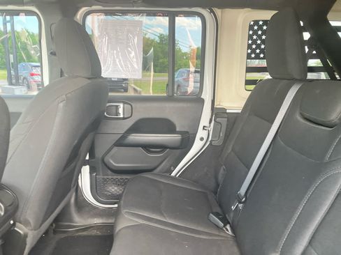 Used 2020 Jeep Wrangler Unlimited Sahara AWD/4WD image 30