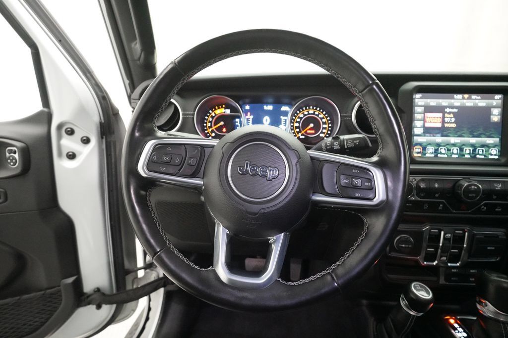 Used 2022 Jeep Wrangler Unlimited Sahara w/ LED Lighting Group AWD/4WD image 4