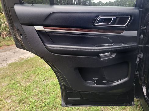 Used 2016 Ford Explorer Limited w/ Equipment Group 301A FWD image 30