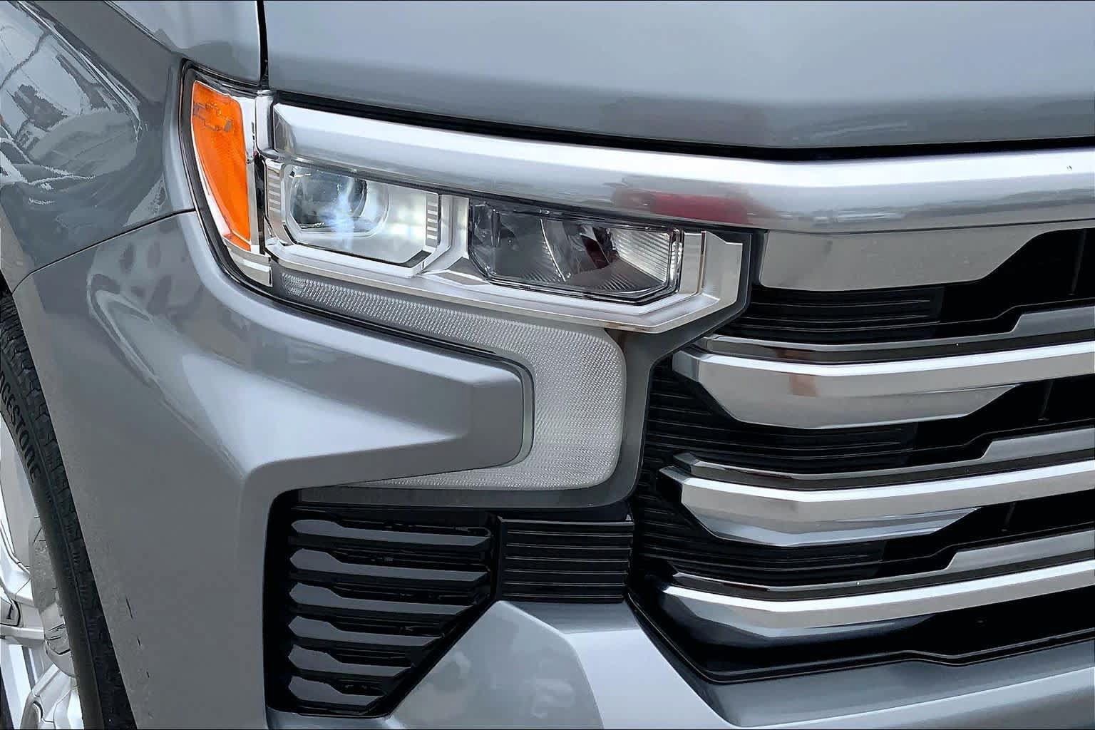 Used 2023 Chevrolet Silverado 1500 High Country w/ High Country Premium Package AWD/4WD image 46