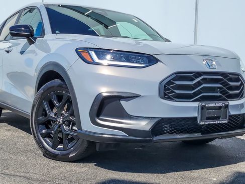 Used 2023 Honda HR-V Sport image 2