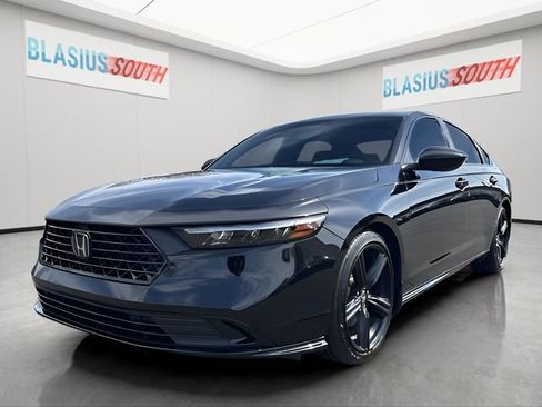 Used 2025 Honda Accord Sport image 3