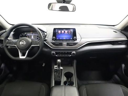 Used 2025 Nissan Altima 2.5 SV FWD image 14