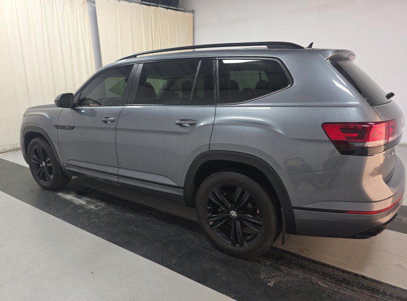 Used 2023 Volkswagen Atlas SEL R-Line AWD/4WD image 3