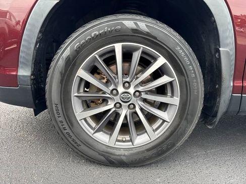 Used 2019 Toyota Highlander XLE image 32