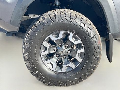 Used 2021 Toyota Tacoma TRD Off-Road image 29