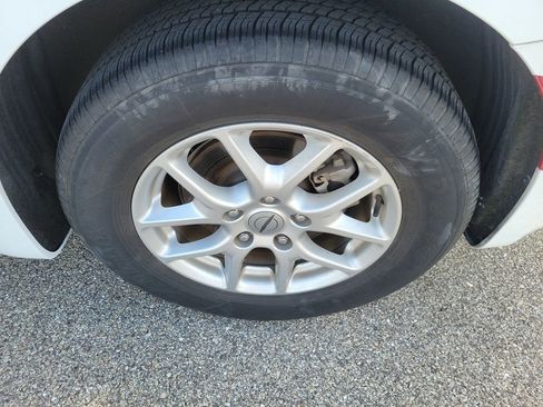 Used 2023 Chrysler Pacifica Touring-L FWD image 9