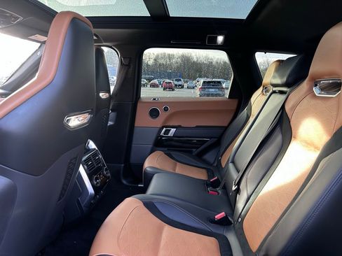 Used 2022 Land Rover Range Rover Sport SVR image 21