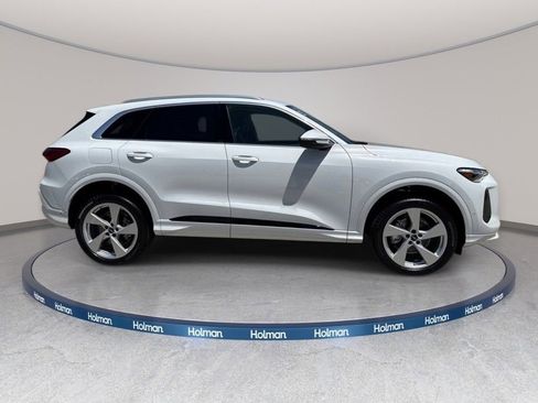 Certified 2025 Audi Q5 Premium Plus w/ Premium Plus AWD/4WD image 4
