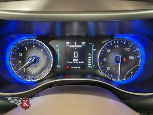 Used 2017 Chrysler Pacifica Touring Plus w/ Tire & Wheel Group image 16