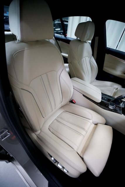 Used 2019 BMW 540i RWD image 9