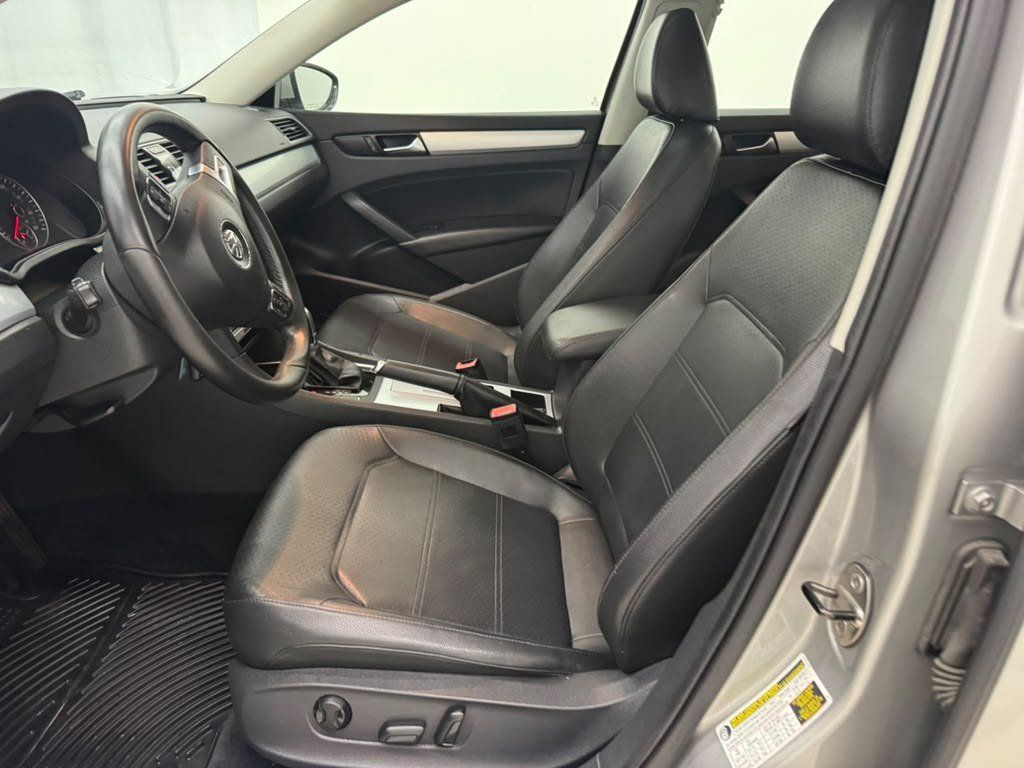 Used 2012 Volkswagen Passat 2.5 SE FWD image 25