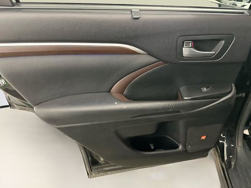 Used 2015 Toyota Highlander Limited Platinum image 28