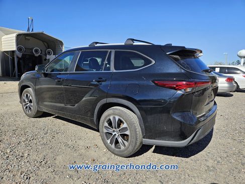 Used 2023 Toyota Highlander XLE image 10