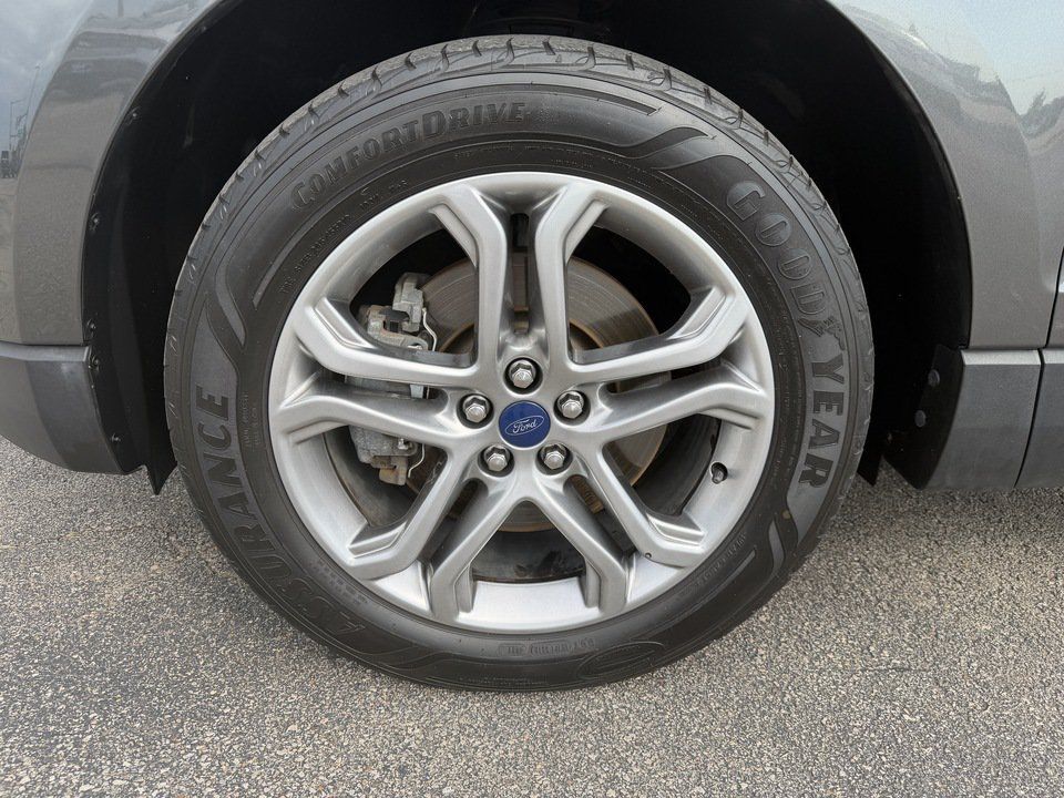 Used 2017 Ford Edge Titanium w/ Equipment Group 301A AWD/4WD image 9