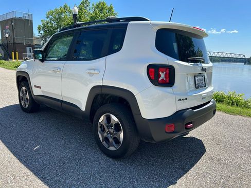 Used 2019 Jeep Renegade Trailhawk w/ Cold Weather Group II AWD/4WD image 3