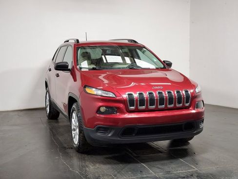 Used 2016 Jeep Cherokee Sport image 2