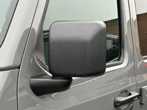 Used 2021 Jeep Gladiator Sport image 11