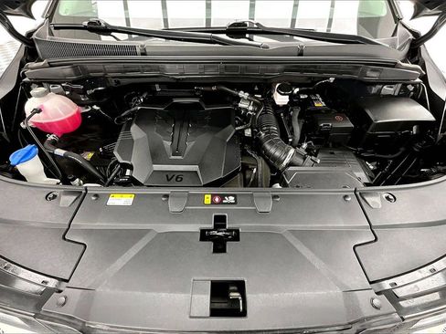 Used 2025 Kia Carnival image 10