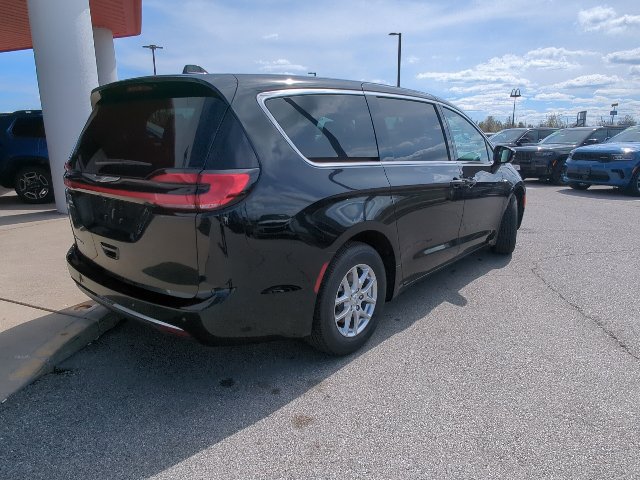 New 2026 Chrysler Pacifica Select FWD image 29
