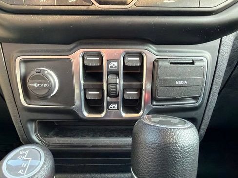 Used 2023 Jeep Wrangler Unlimited Sport AWD/4WD image 33