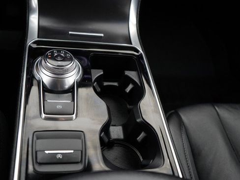 Used 2019 Ford Edge Titanium FWD image 30