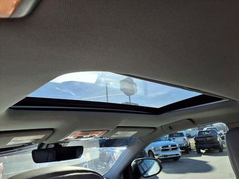 Used 2019 Toyota Highlander XLE image 18