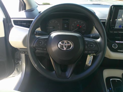 Used 2025 Toyota Corolla LE image 19