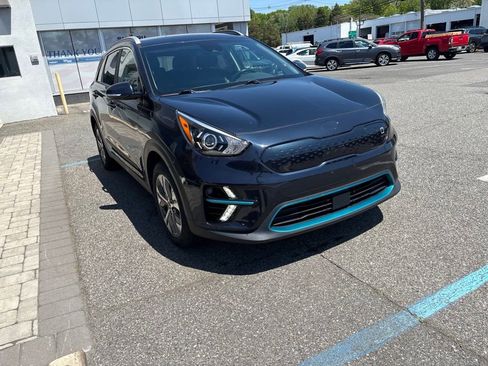 Used 2021 Kia Niro EX w/ Cold Weather Package FWD image 2