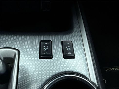 Used 2018 Nissan Pathfinder SL image 27