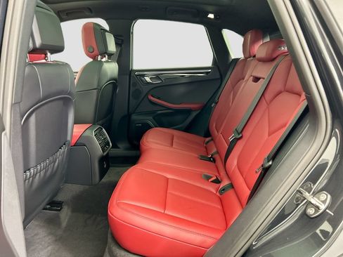 Used 2026 Porsche Macan AWD/4WD image 19