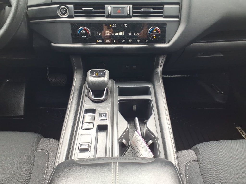 Used 2024 Nissan Pathfinder S FWD image 11