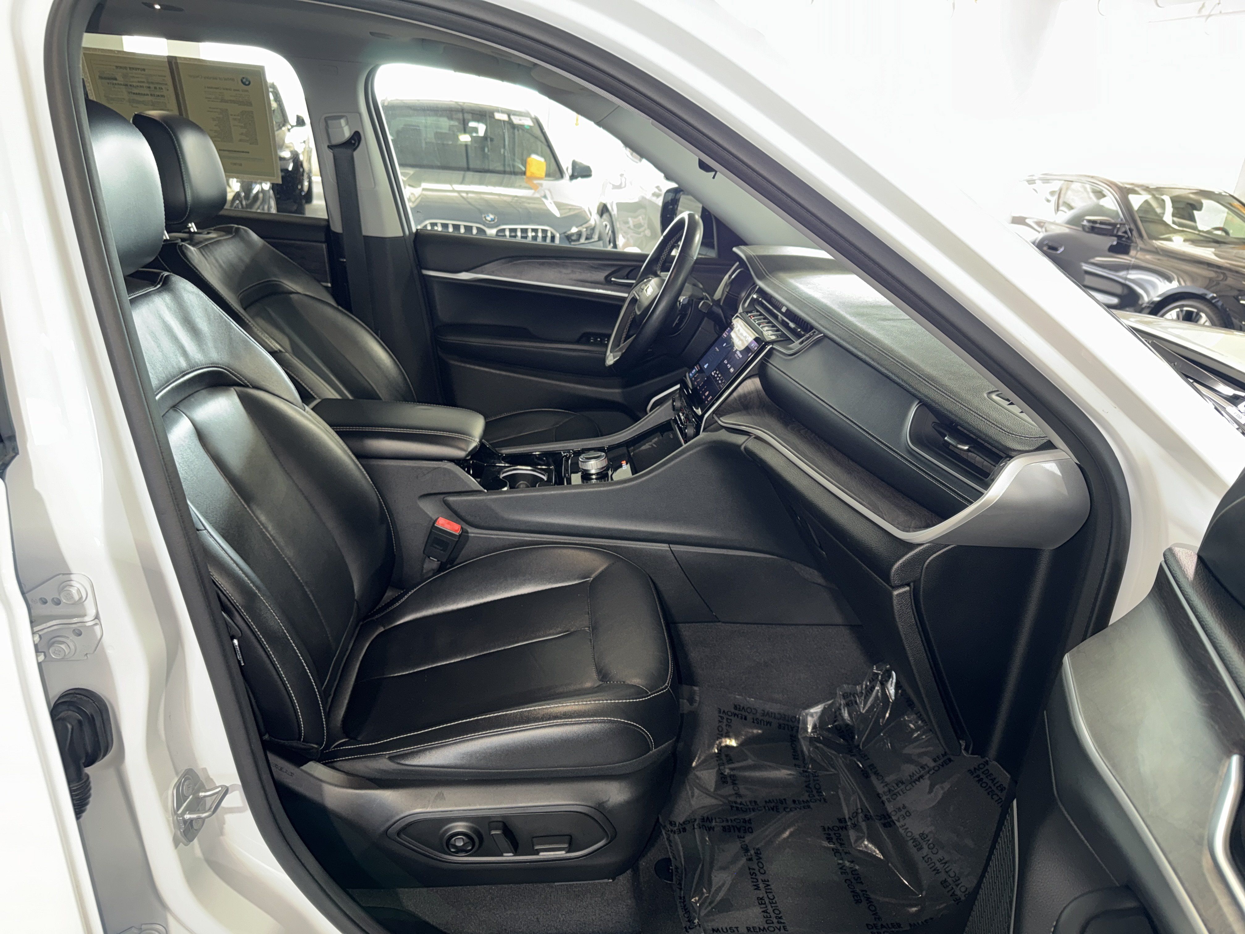 Used 2022 Jeep Grand Cherokee L Limited RWD image 10